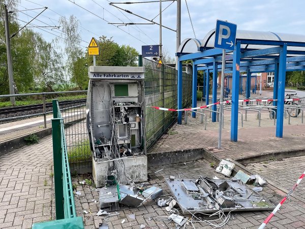 Fahrkartenautomat nach Sprengung