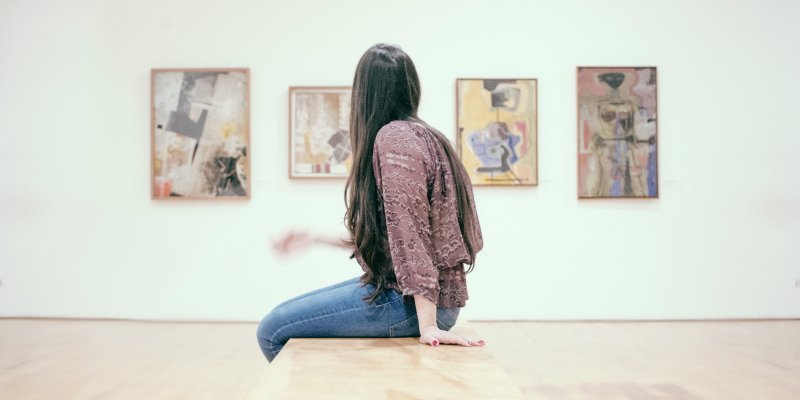 Mädchen im Museum