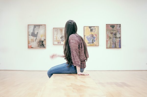 Mädchen im Museum